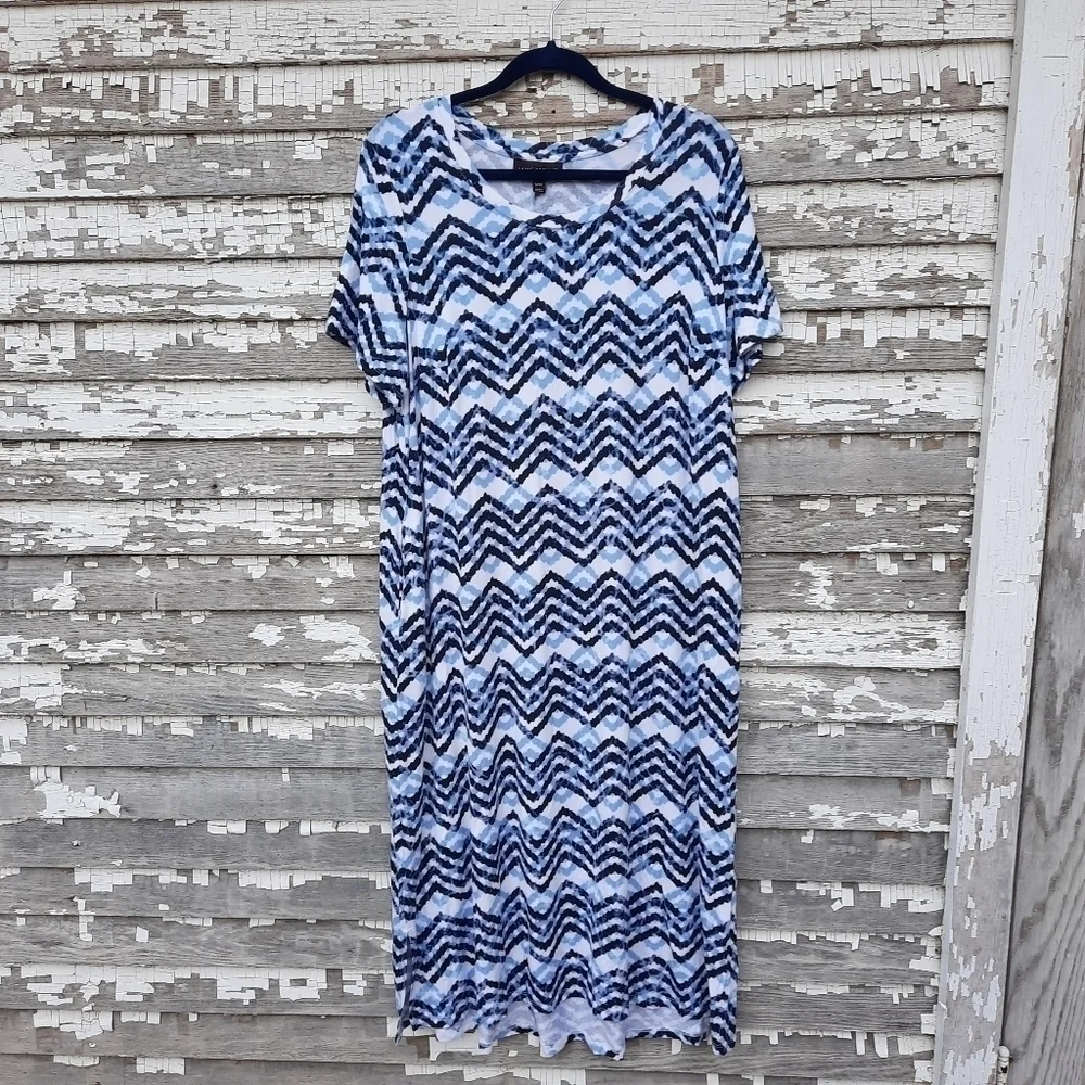 🌟 Lane Bryant maxi dress Size 14/16 short sleeve geometric blue print knit